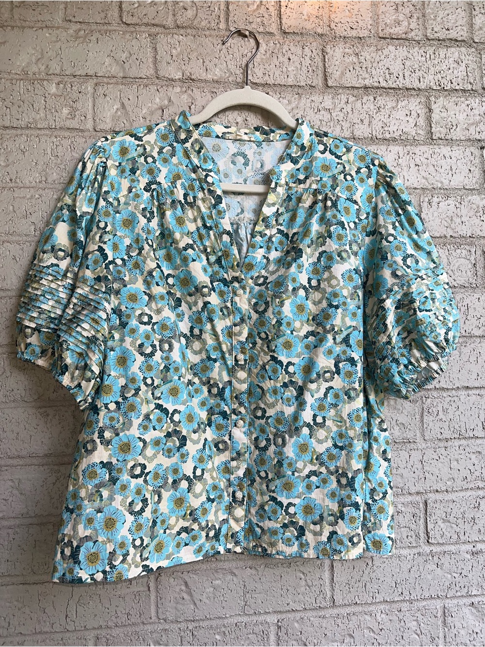 Jodifl bubble sleeve floral button up top size large